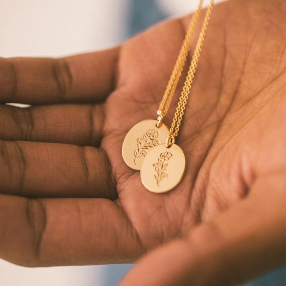 Bohemian Floral Family Engraved Pendant Necklace - Picture 3 of 16